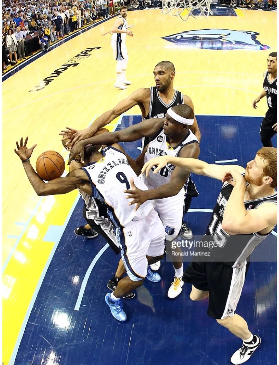 斯洛特：我告诉球员，绝对不能给姆巴佩和维尼修斯任何空间（斯洛特：已叮嘱球员，绝不让姆巴佩和维尼修斯获得任何空间）