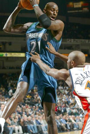 可圈可点！新疆外援纳托尔12中7贡献20分5篮板2助攻（表现抢眼！新疆外援纳托尔12投7中砍下20分5篮板2助攻）