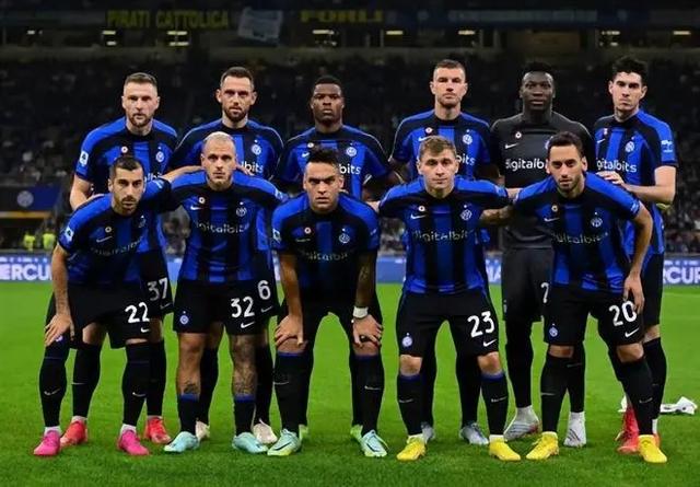 石破天惊！泰勒·亚当斯43米吊射破门为本赛季英超最远进球（惊天一吊！泰勒·亚当斯43米挑射得手刷新本赛季英超最远进球）