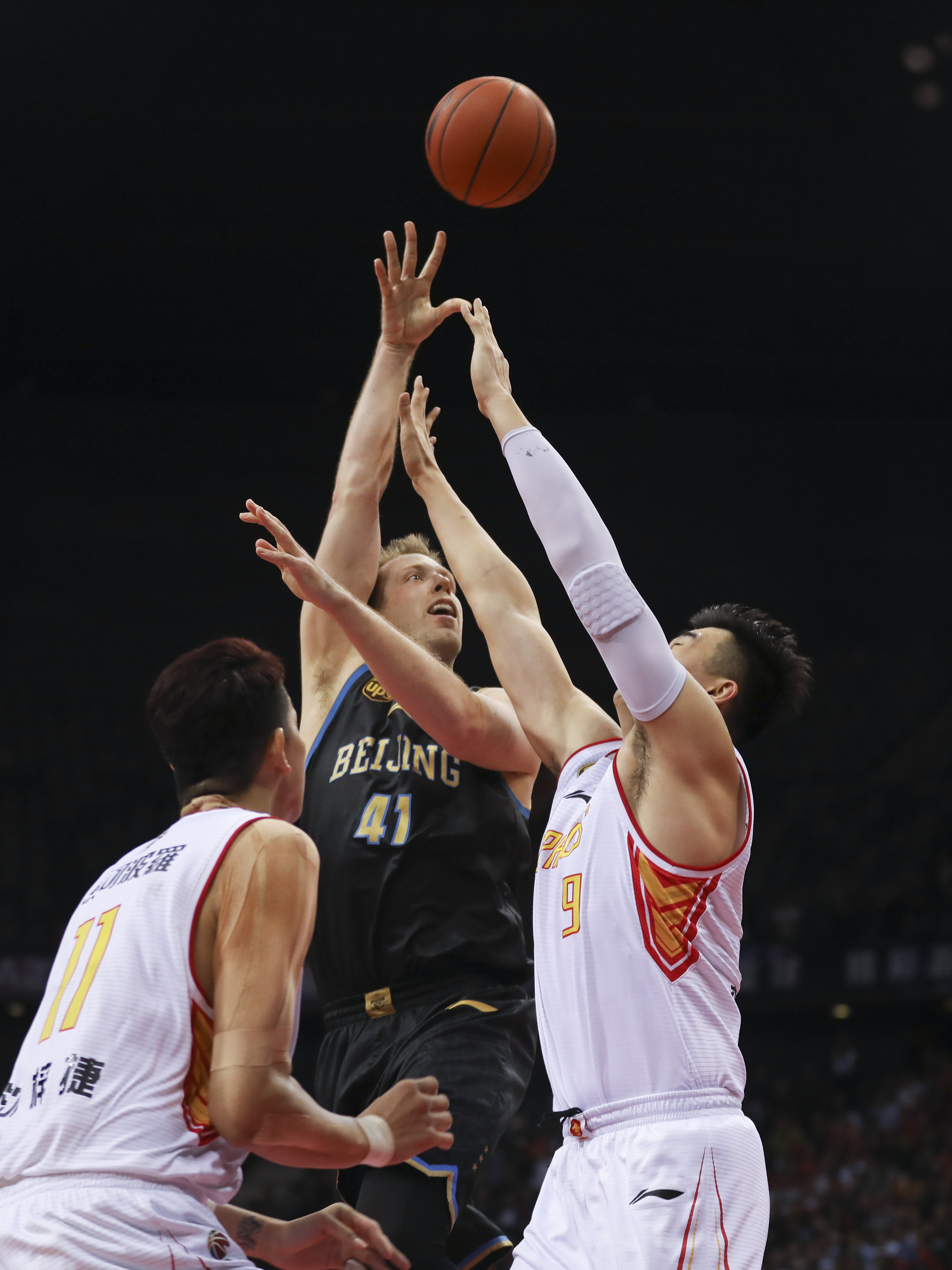 米体：DV9已失去世界杯机会，多家豪门想明年免签他（米体：DV9无缘世界杯，多家豪门计划明年以自由身签下他）