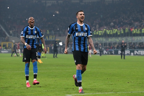 米兰冬窗急寻中锋：莱奥撑不起停区，谁能补上争冠最后一块拼图？（米兰冬窗急补中锋：莱奥难扛禁区重任，谁来补齐争冠最后一块拼图？）