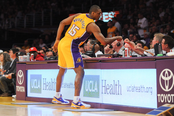 3-2！石川祐希9分+二连胜詹内利绝杀尼科洛夫21分难救主（詹内利绝杀助队3-2险胜！石川祐希9分收获二连胜，尼科洛夫砍21分仍无力回天）