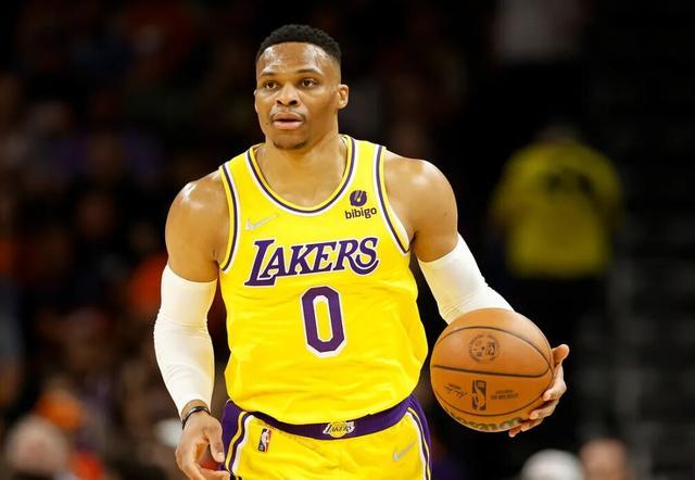 曼城斯特林关键进球锁定三分（斯特林致胜破门助曼城全取三分）