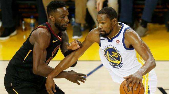 NBA：勇士主场击败灰熊 库里狂砍45分（库里轰45分，勇士主场力克灰熊）