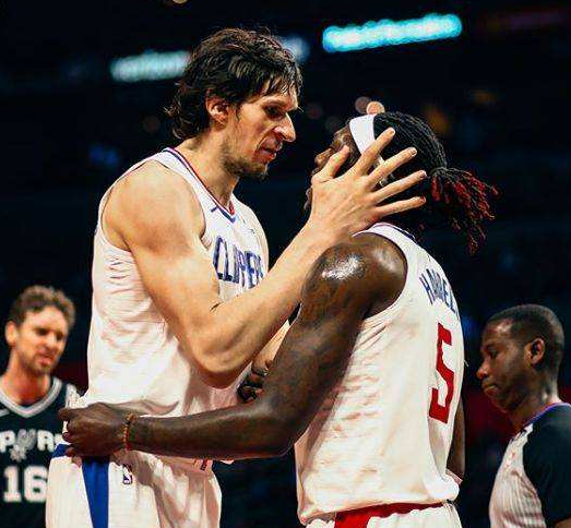 ESPN：米兰前锋圣地亚哥因脚踝伤势将缺席5周时间（ESPN：米兰前锋圣地亚哥脚踝受伤，预计缺阵五周）