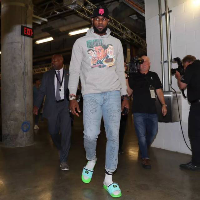 NBA常规赛战报：快船客场险胜雷霆,（NBA常规赛：快船客场惊险击败雷霆）