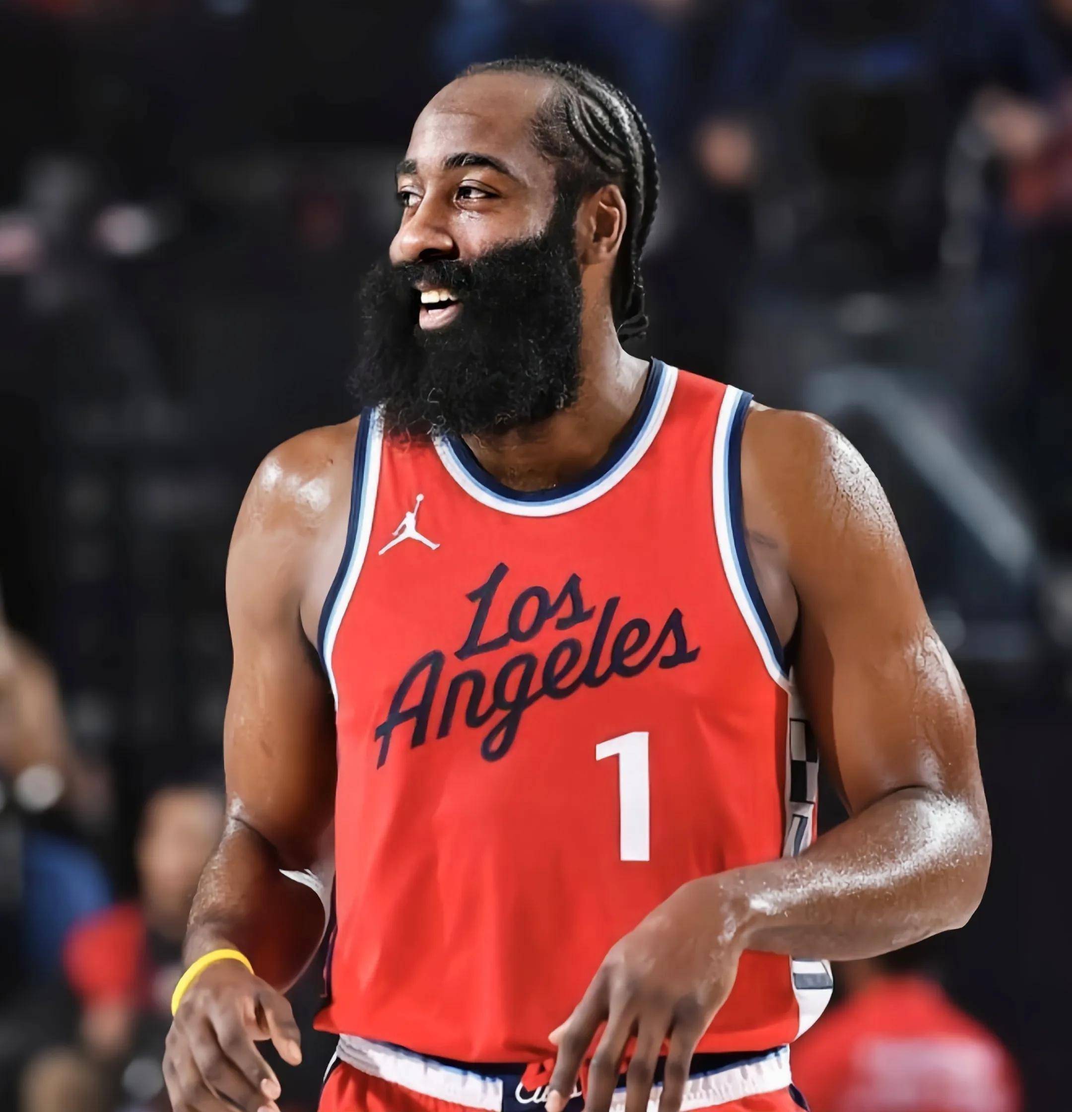 王飞获双料推广人奖，推动中国拳击发展，助力职业拳击繁荣。（王飞荣获双料推广人称号，助推中国拳击发展与职业拳击繁荣）